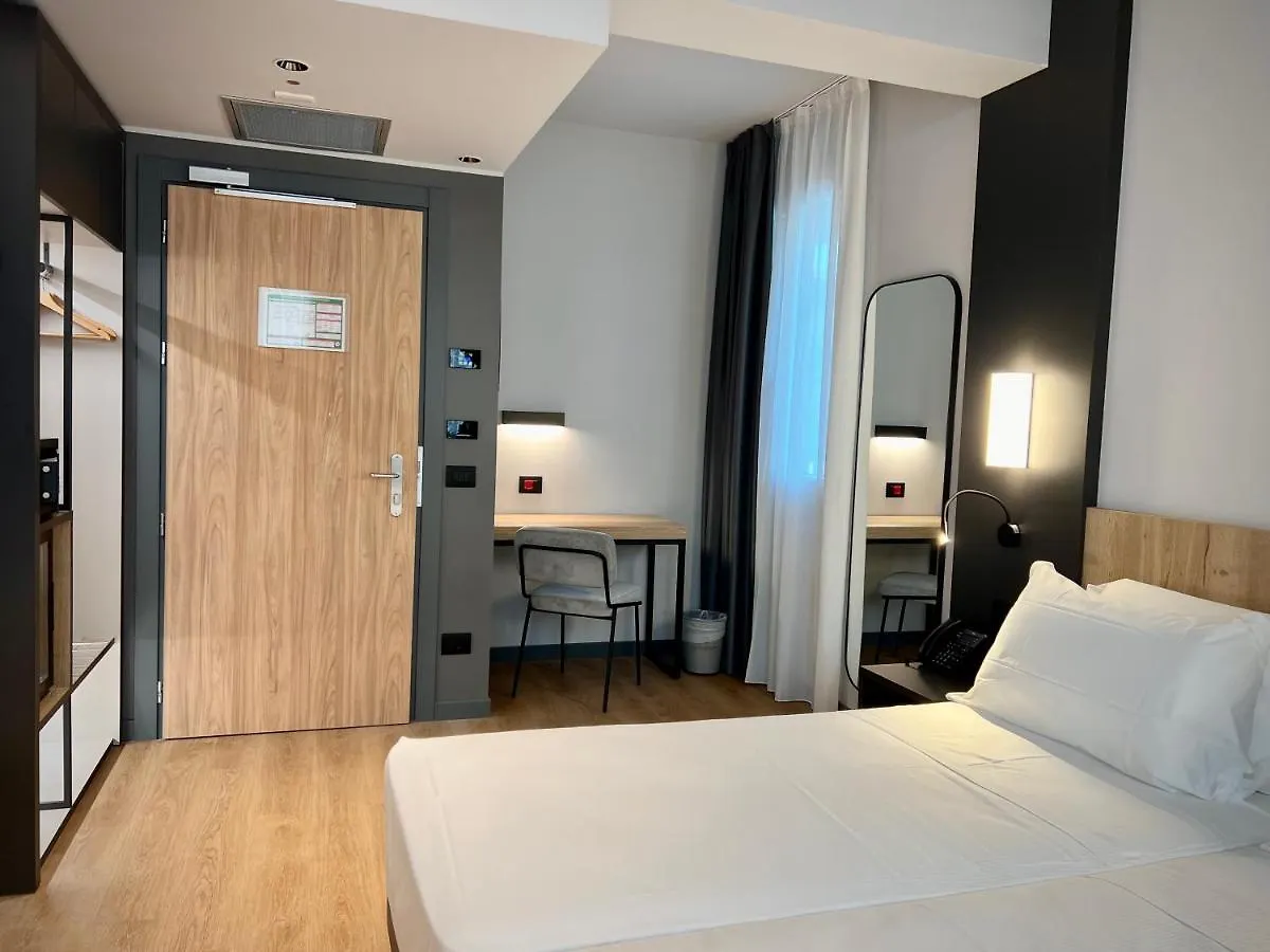 ***  Hotel Leonessa Брешия Италия