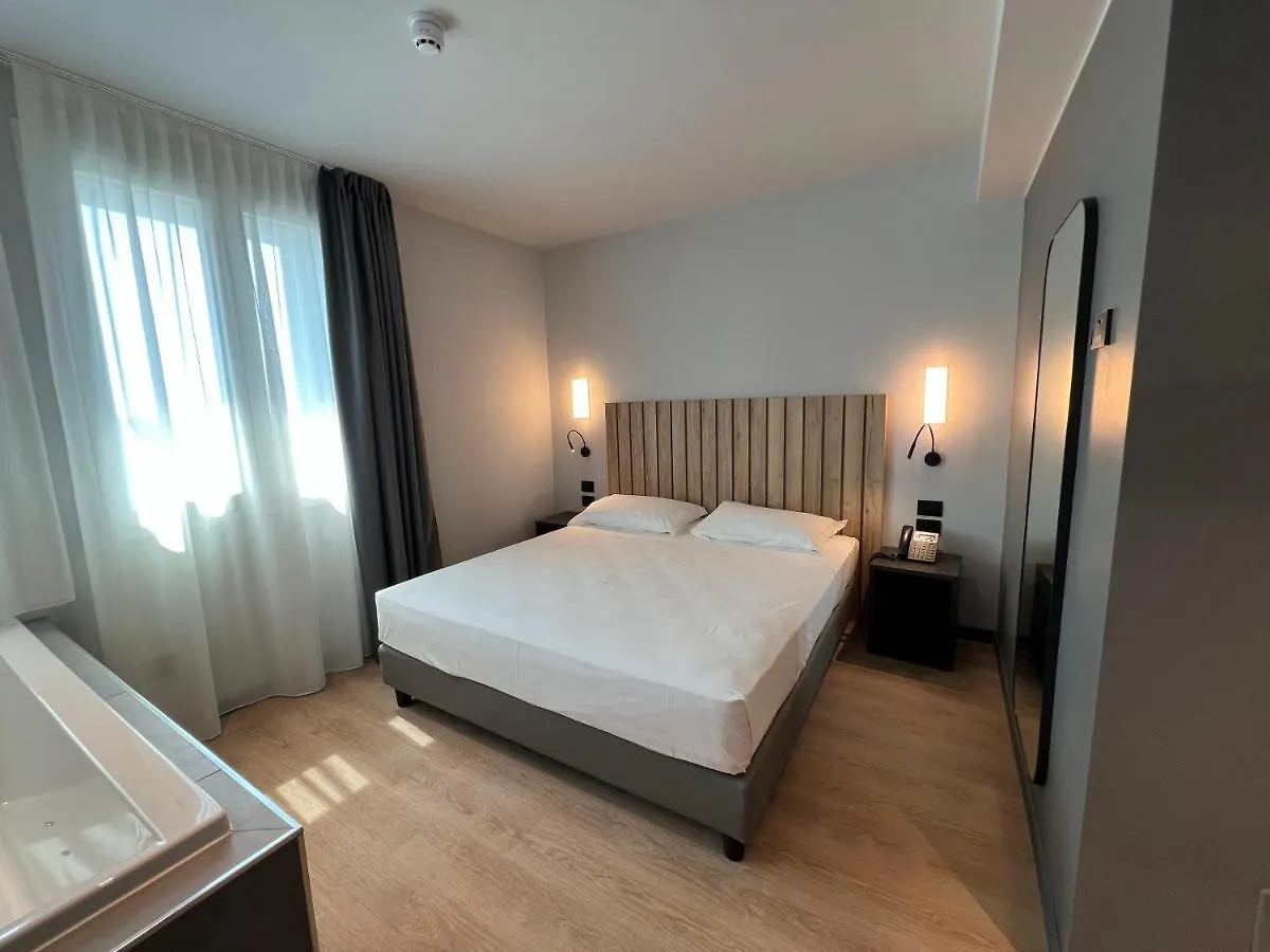 Hotel Leonessa Брешия