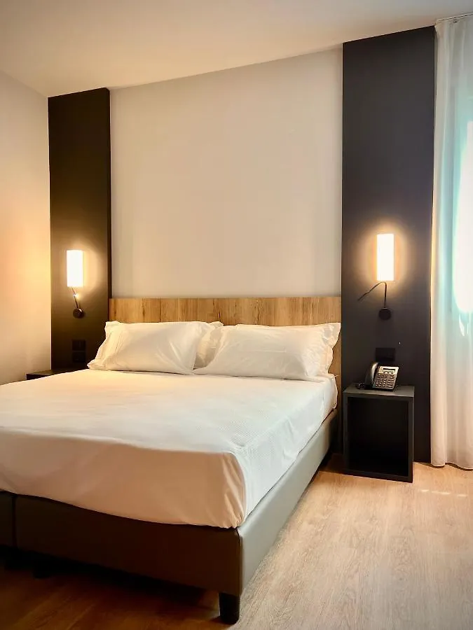 Hotel Leonessa Brescia 3*,  Italy